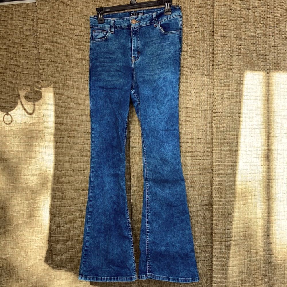 Cuidad con el Perro bell leg high rise jeans